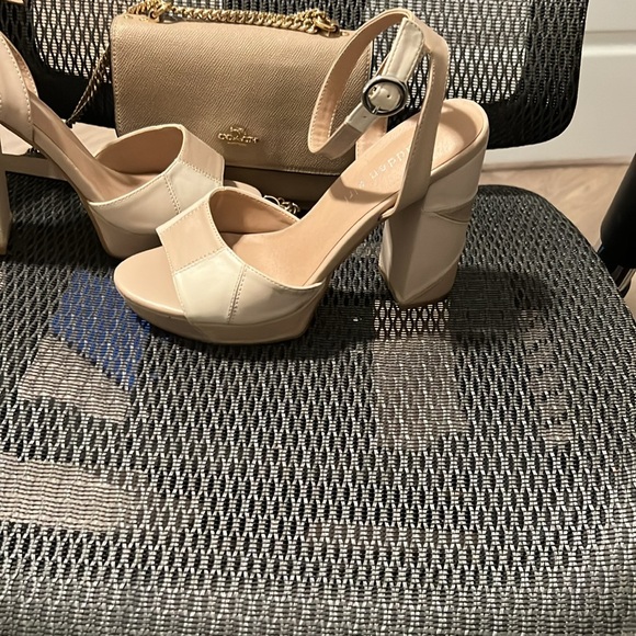 Women’s Heels - Picture 5 of 5